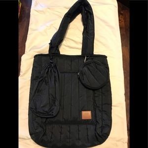 Puffed travel bag the folds to pack